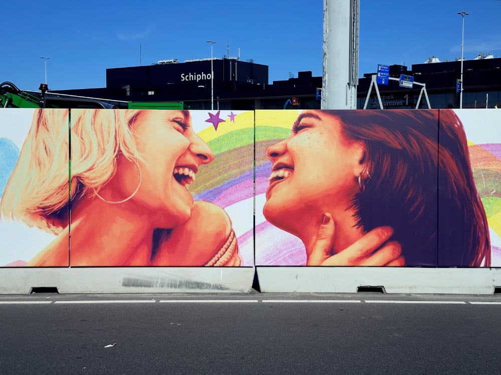 ledo lesbian couple schiphol mural